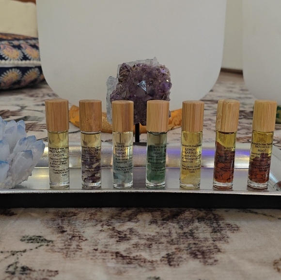 PATCHOLI ESSENTIAL OIL W/ RED JASPER - Picture 4 of 5